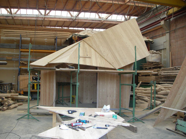 Neubau eines Holzhauses auf einem Drehkranunterbau, Wiggensbach