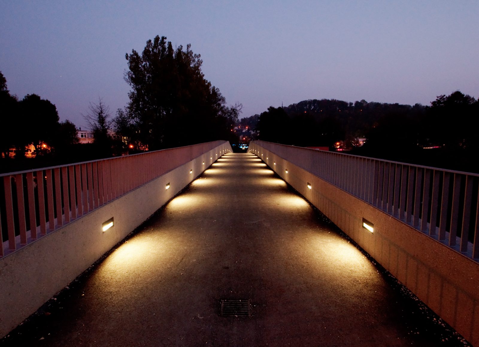 Neubau der Geh-und Radwegbrücke über die Donau, beim Bootshaus