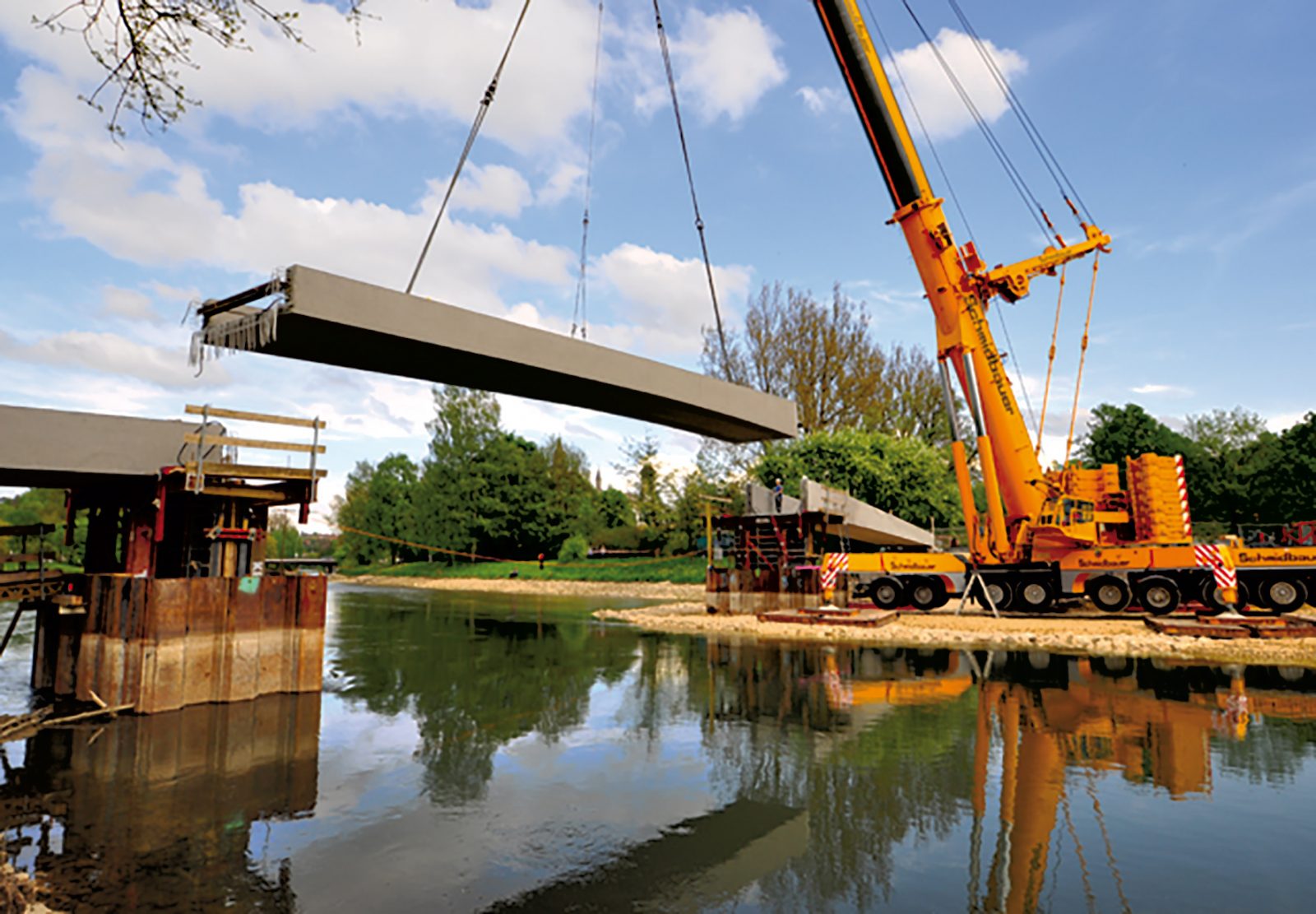 Neubau der Geh-und Radwegbrücke über die Donau, beim Bootshaus