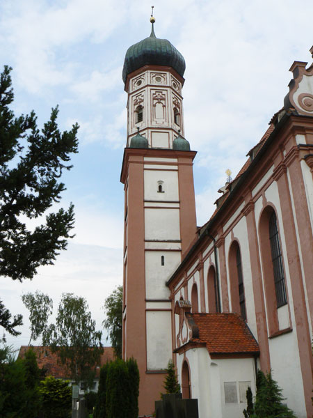 Kath. Pfarrkirche Mariä Himmelfahrt in Oberostendorf