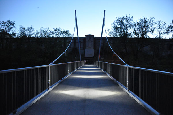 Geh- und Radwegbrücke in der ehem. Spinnerei u. Weberei "Die Rosenau"