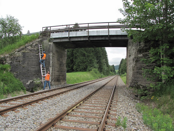 Straßenbrücke bei Bahn - km 112,560 / Buchloe - Lindau