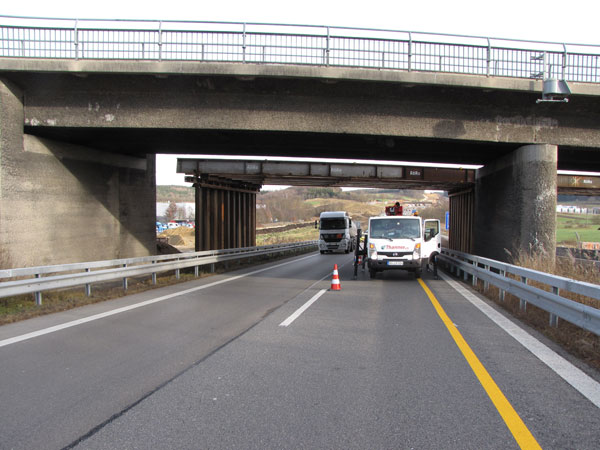 42 Brückenprüfungen im Zuge der BAB A8