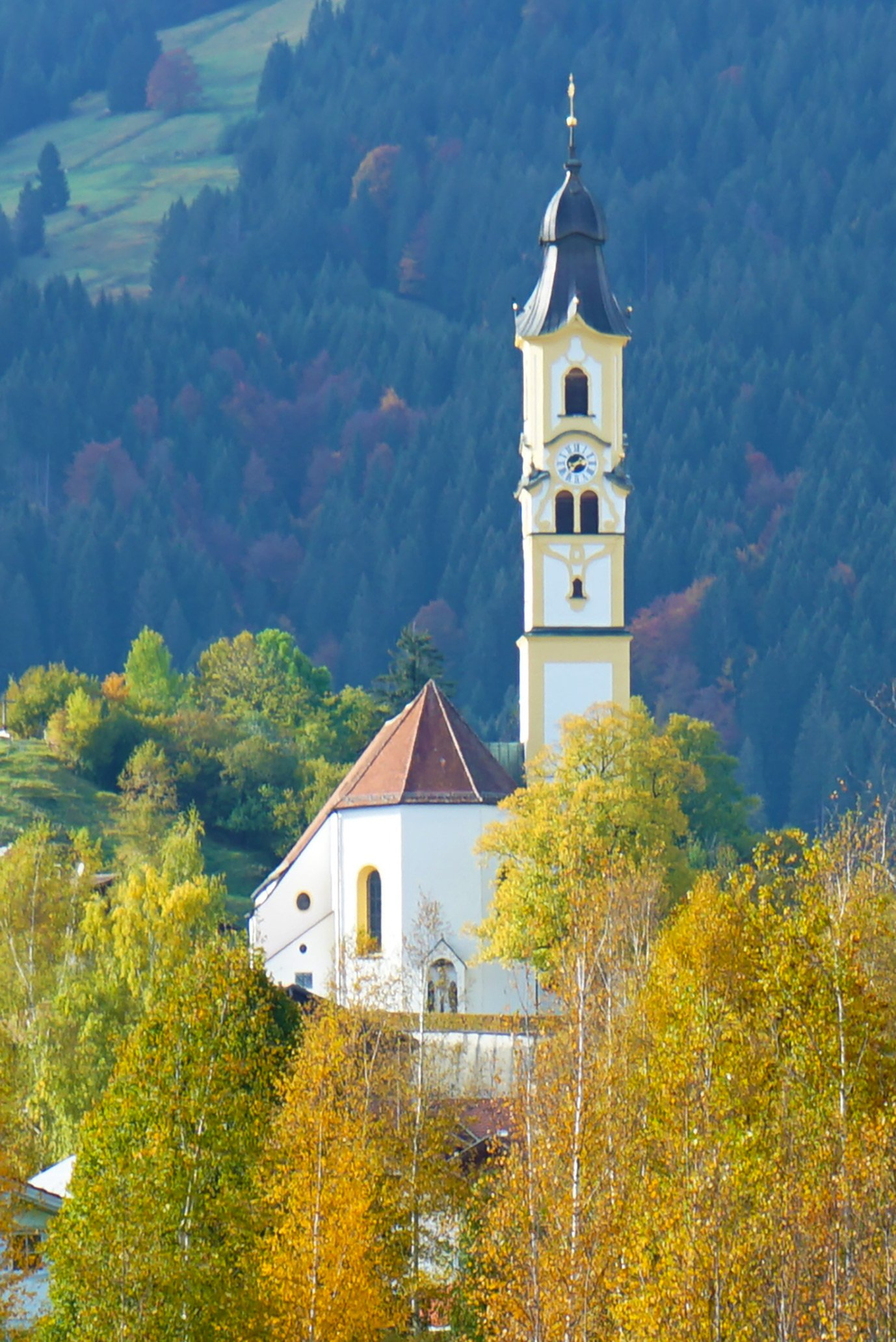 Kath. Pfarrkirche St. Nikolaus in Pfronten - Turm und alte Sakristei