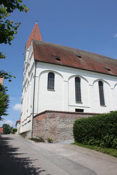 Stützmauer kath. Pfarrhaus in Wullenstetten